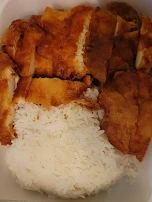 Reis Mit Knusprigen Hähnchenfleisch